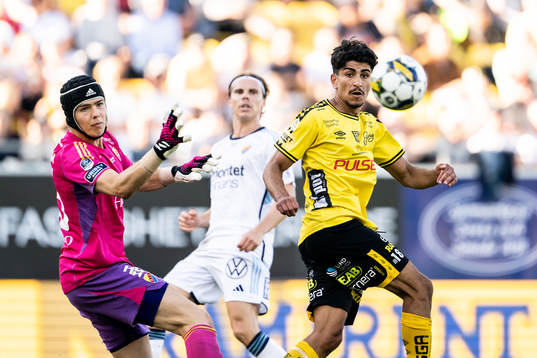 Djurgårdens målvakt Jacob Widell Zetterström mot