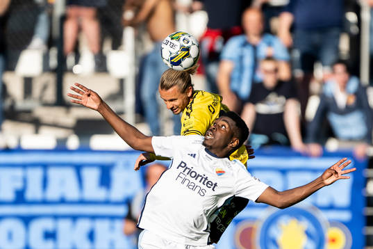 Elfsborgs Niklas Hult och Djurgårdens Joel Asoro