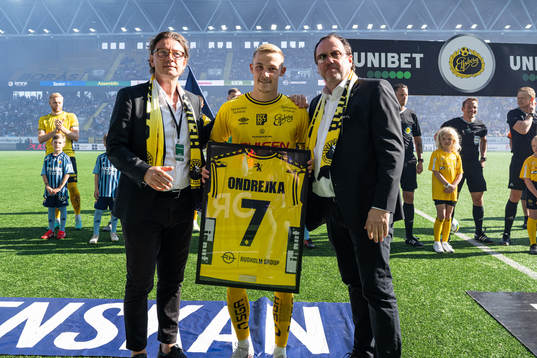 Elfsborgs Jacob Ondrejka avtackas