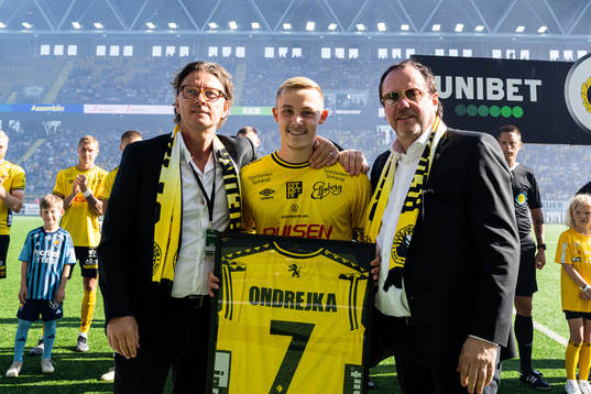 Elfsborgs Jacob Ondrejka avtackas