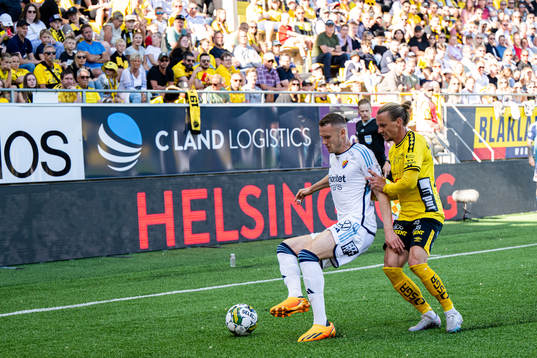 Djurgårdens Piotr Johansson och Elfsborgs Niklas Hult