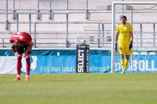 Östers målvakt Miloje Prekovic deppar