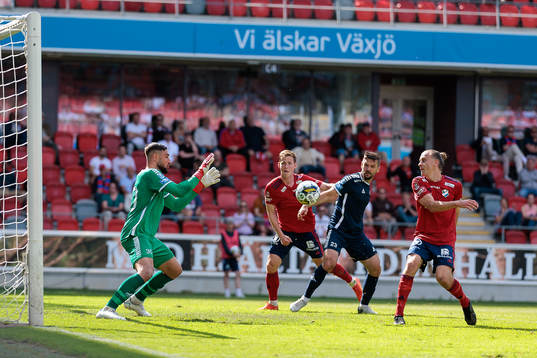 Utsiktens målvakt Elias Hadaya när Östers Jesper