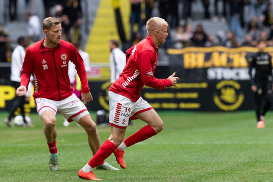 Kalmars Lars Saetra och Axel Lindahl värmer upp