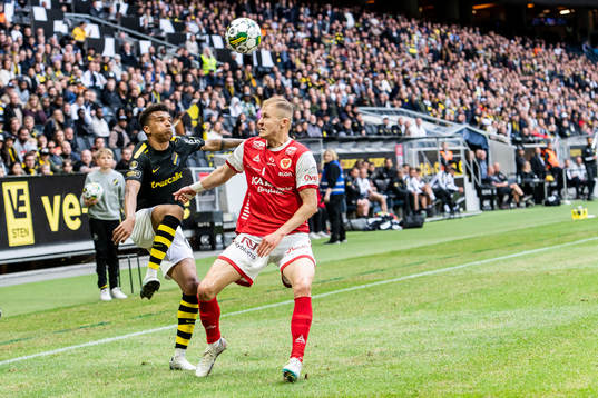 AIKs Rui Modesto och Kalmars David Kristjan Olafsson
