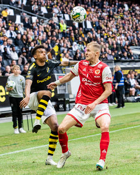 AIKs Rui Modesto och Kalmars David Kristjan Olafsson