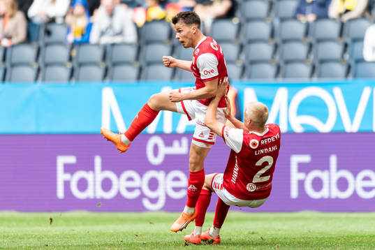 Kalmars Simon Skrabb och Axel Lindahl kolliderar
