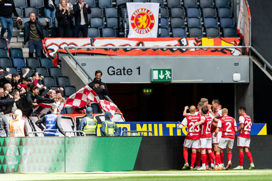 Kalmars spelare jublar