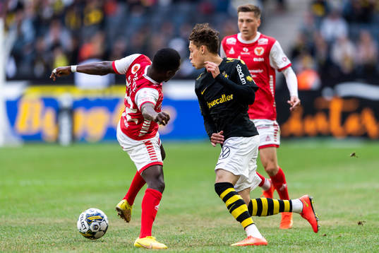 Kalmars Nahom Girmai Netabay och AIKs Victor Andersson