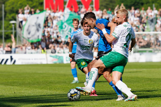 Halmstads Kazper Karlsson och Hammarbys Simon Strand