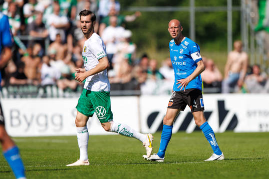Hammarbys Adi Nalic och Halmstads Andreas Johansson