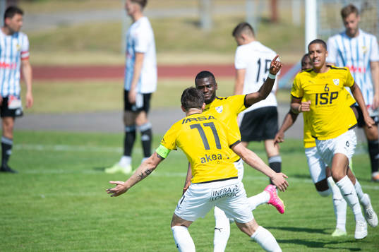 IFK Malmös Filston Mawana har gjort 2-1 och jublar i