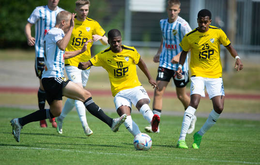 IFK Malmös Michael Dangi M´fwamba i matchen i division 2