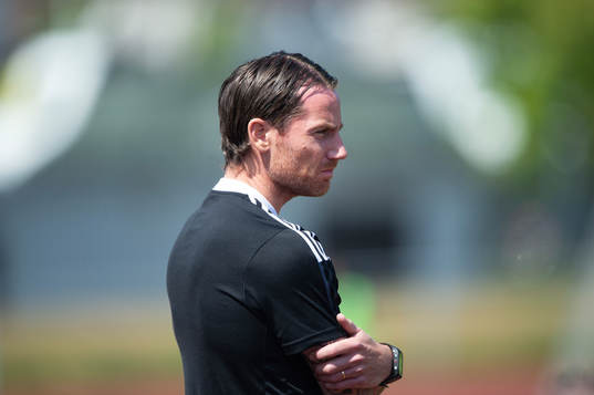IFK Hässleholms tränare Johan Persson i matchen i