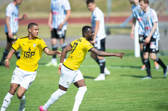 IFK Malmös Filston Mawana har gjort 2-1 och jublar i