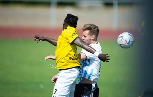IFK Hässleholms Marcus Thuvesson i matchen i division 2