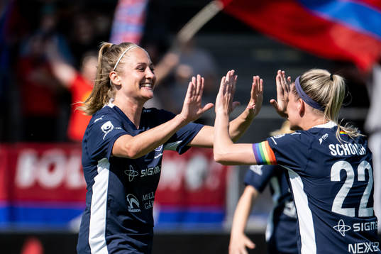 FC Rosengårds Karin Lundin jublar med Olivia Schough