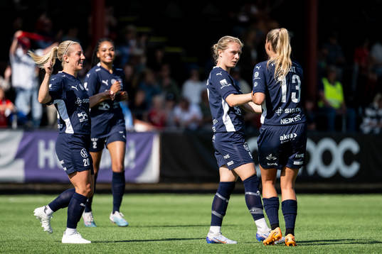 FC Rosengårds Emilia Larsson jublar med Mia Persson och