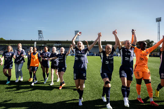 FC Rosengårds spelare jublar