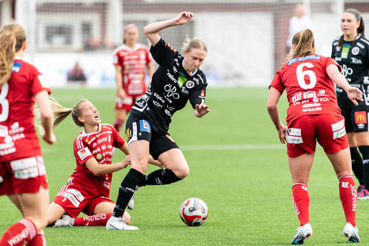 Piteås Sara Eriksson och Örebros Audrey Harding