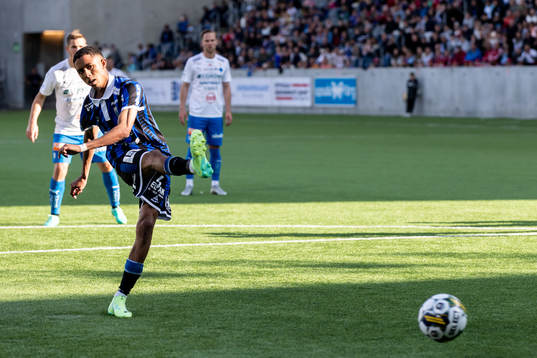 Sirius Tashreeq Matthews gör 2-0 på straff