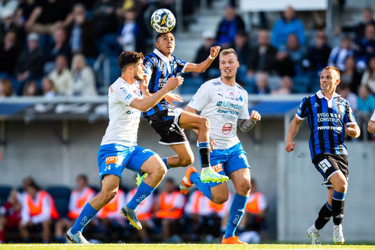 Värnamos Emin Grozdanic och Victor Eriksson mot Sirius
