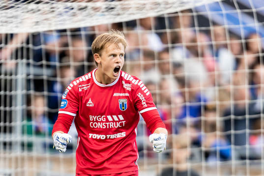 Sirius målvakt Jakob Tånnander jublar