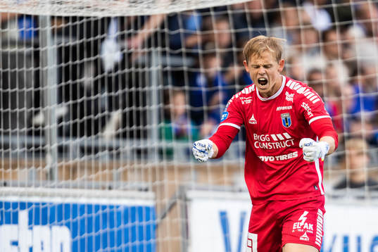 Sirius målvakt Jakob Tånnander jublar