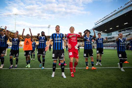Marcus Klingenberg Mathisen och målvakt Jakob Tånnander