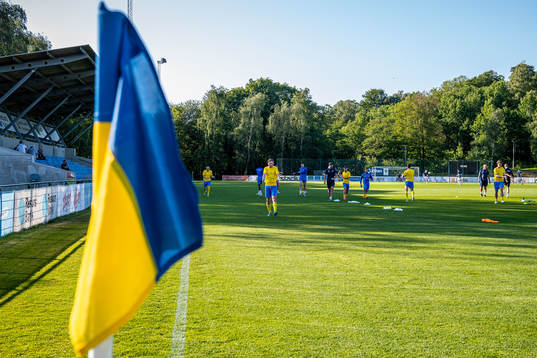 Eskilsminne IFs spelare värmer upp