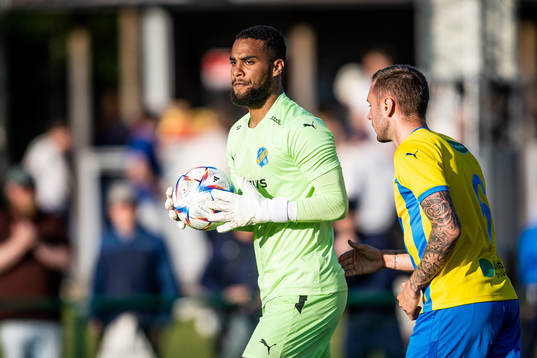 Eskilsminne IFs målvakt Lamin Sarr