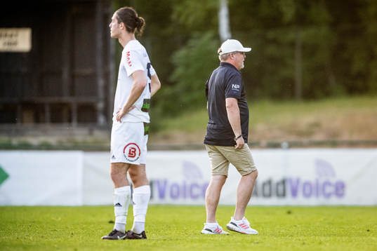 Ängelholms Ammar Saran och tränare Roar Hansen deppar