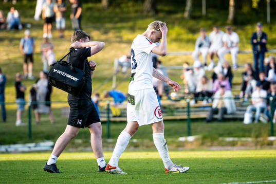 Ängelholms Filip Örnblom har ont