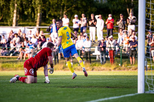Eskilsminne IFs André Reinholdsson jublar