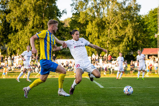 Eskilsminne IFs Oliver Åkerman och Ängelholms Ammar Saran
