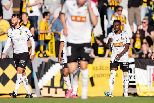 Häckens Benie Adama Traore jublar