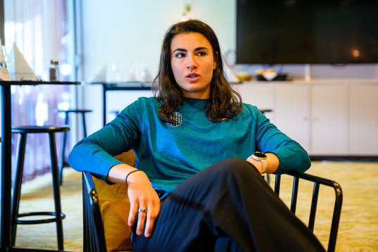 Zecira Musovic håller ett föredrag
