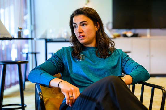 Zecira Musovic håller ett föredrag