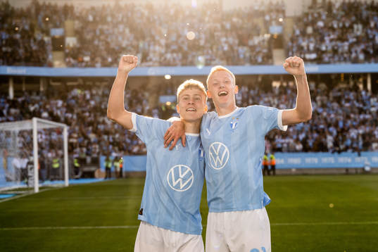 Malmö FFs Hugo Bolin och Hugo Larsson jublar