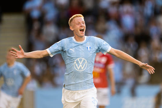 Malmö FFs Hugo Larsson jublar