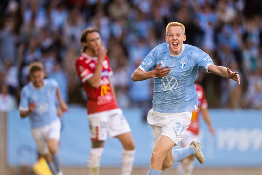 Malmö FFs Hugo Larsson jublar