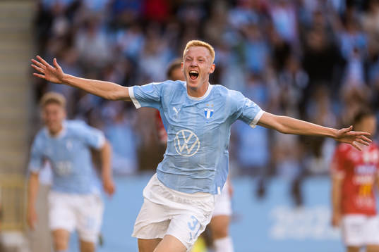 Malmö FFs Hugo Larsson jublar