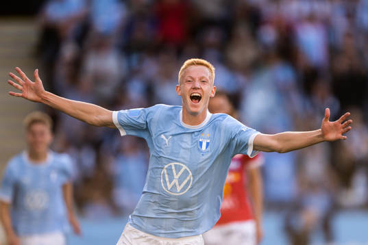 Malmö FFs Hugo Larsson jublar