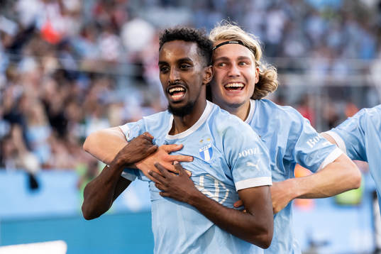 Malmö FFs Taha Ali och Sebastian Nanasi jublar