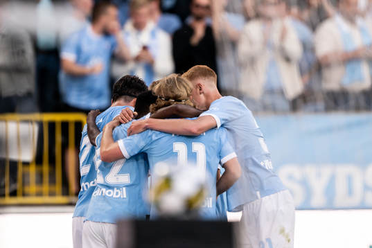 Malmö FFs Stefano Vecchia jublar med lagkamrater