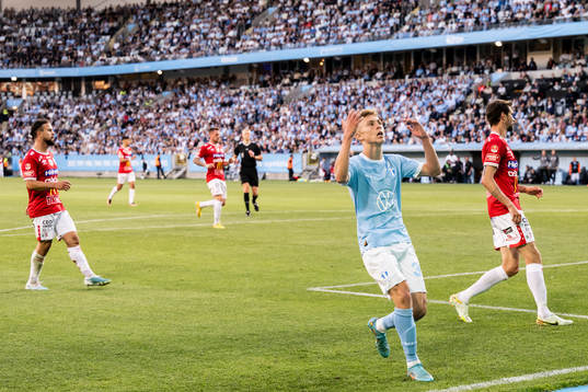 Malmö FFs Hugo Bolin deppar