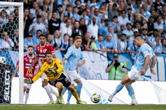 Malmö FFs Gabriel Busanello gör 5-0 bakom Degerfors