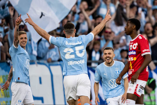 Malmö FFs Gabriel Busanello jublar med Søren Rieks och