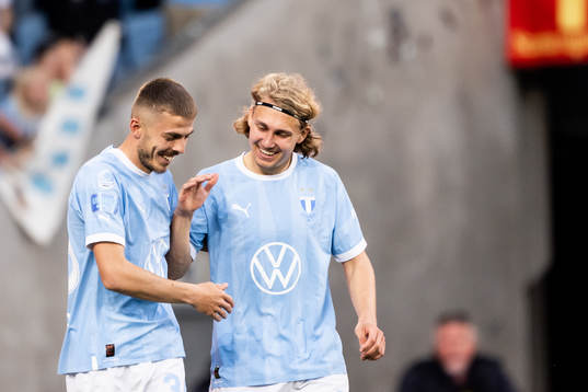 Malmö FFs Patriot Sejdiu och Sebastian Nanasi jublar