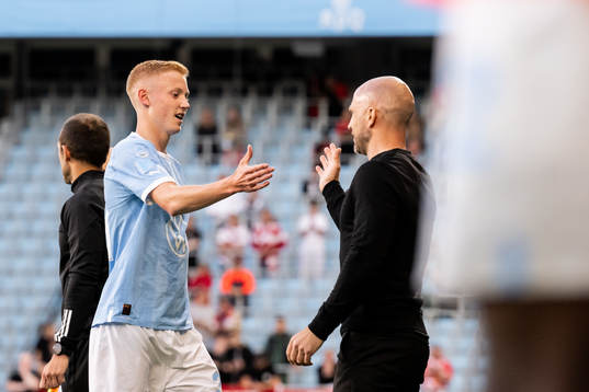 Malmö FFs Hugo Larsson och tränare Henrik Rydström när